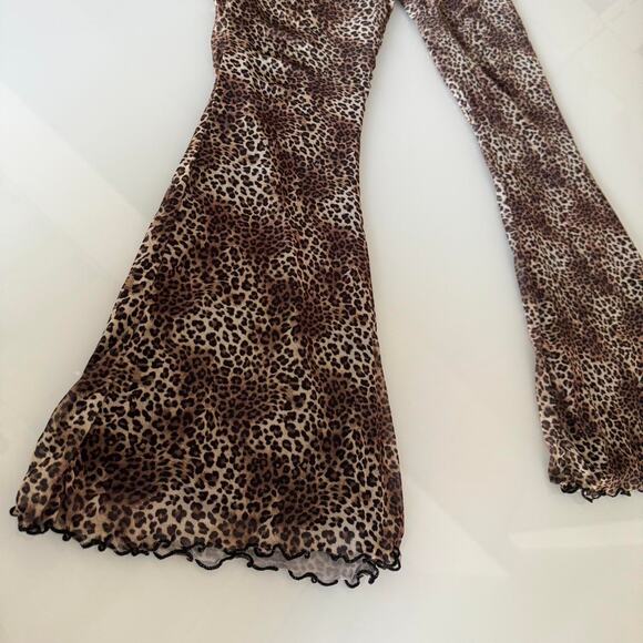 Leopard flared pants stretchy has - Picture 2 of 6